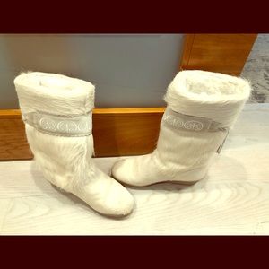 White tecnica fuzzy snow boots